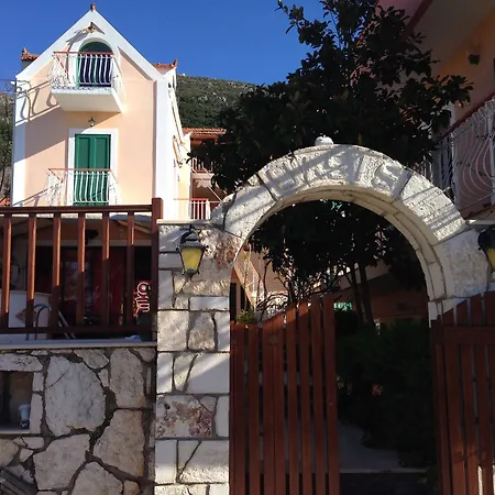 Oasis Hotel 2*